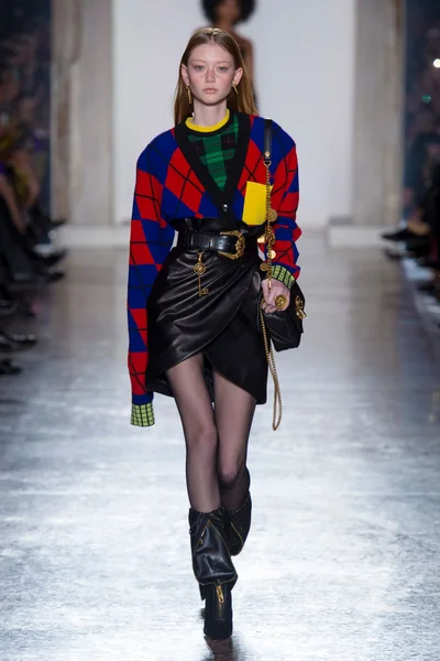 Look 28